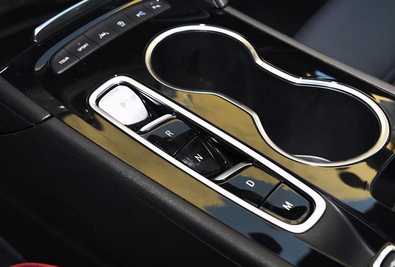 别克君威2.0t降价到14万3落地了吗,别克君威1.5t可以入手吗