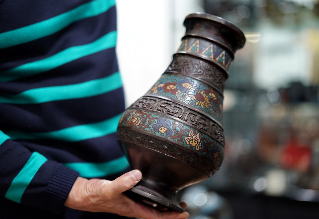 老式铜葫芦烟袋,古玩市场的铜胎掐丝珐琅花瓶