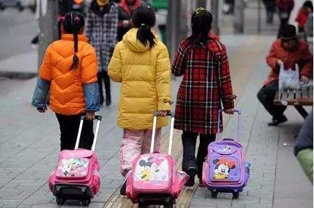 七年级小学生书包,12-15岁学生书包减负