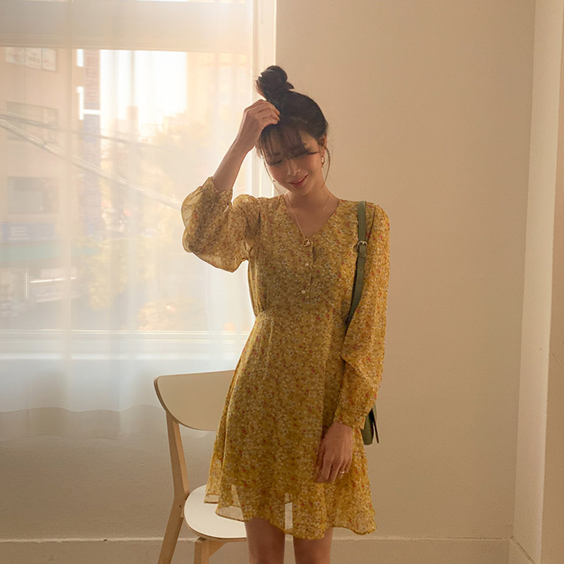 黄色碎花连衣裙搭配技巧,莫奈花园法式黄色碎花连衣裙
