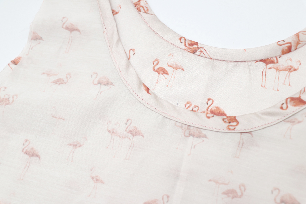 领口和领子的缝合方法,v领领口中间有三针平针缝合方法