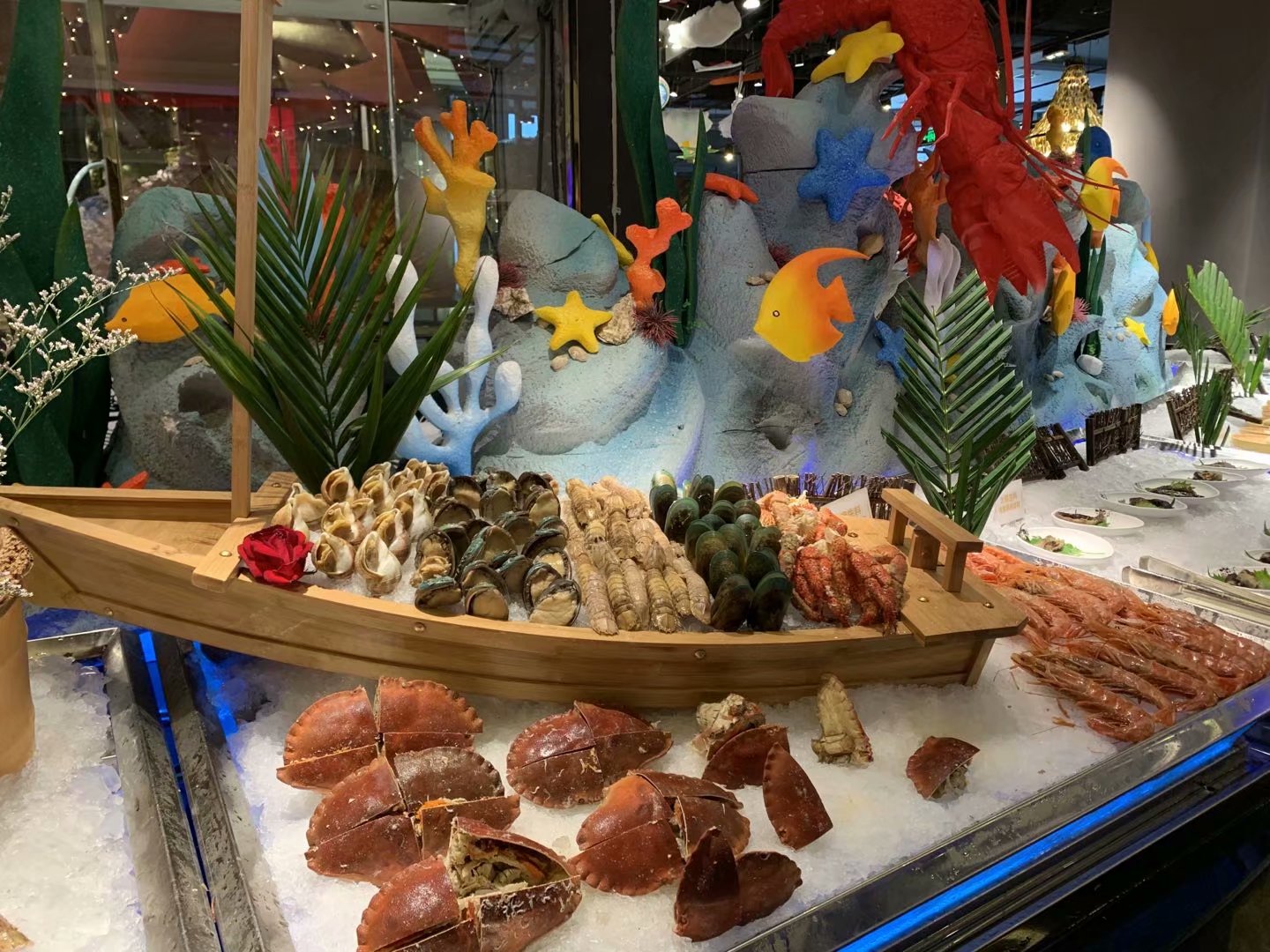 为了吃到自己心动的海鲜，这家粉丝投资了一个自助餐店