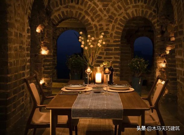 设计一个具有地域文化特色的酒店,10间小型酒店设计