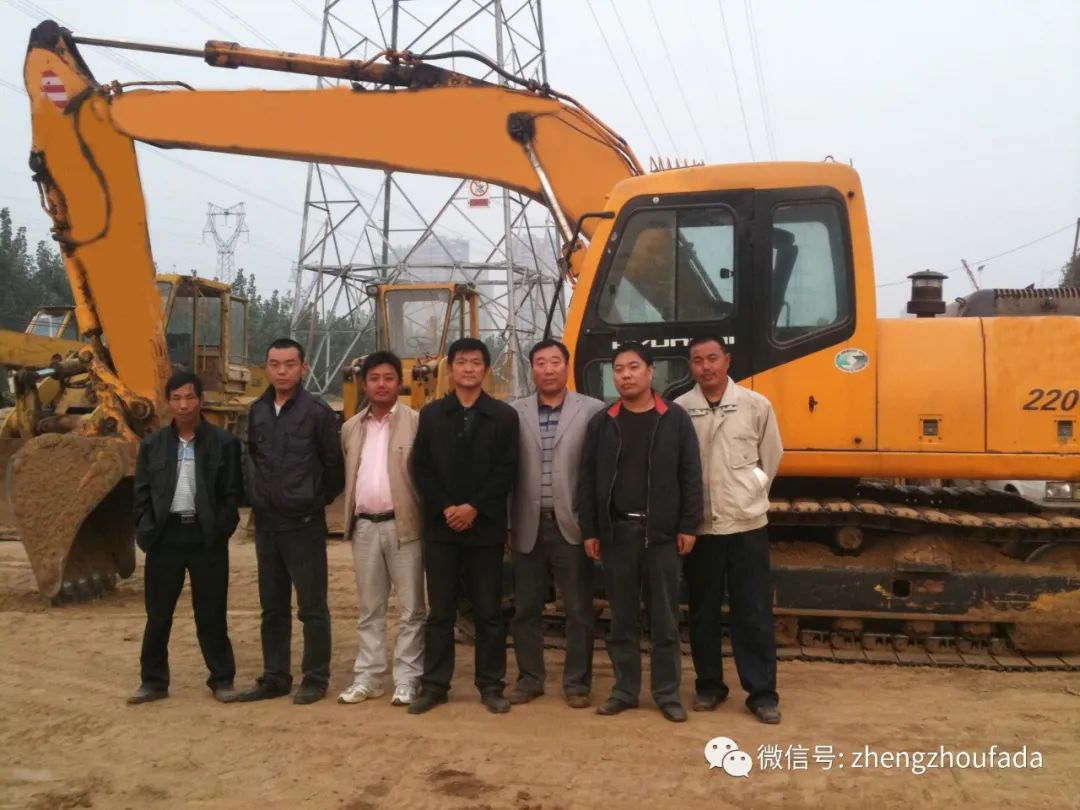 河南学挖掘机培训哪里好,河南挖掘机免费培训学校