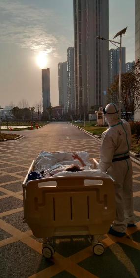 抗疫一线青年医护人员,不是护士医生可以支援武汉吗