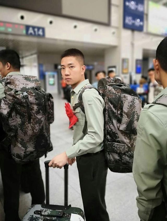 大学生当兵是一种什么样的体验?复旦大学学子这样回答:不后悔!