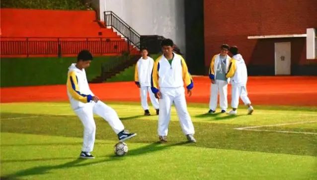 昆三中经开区学校升学率,昆明经开区昆三中校区