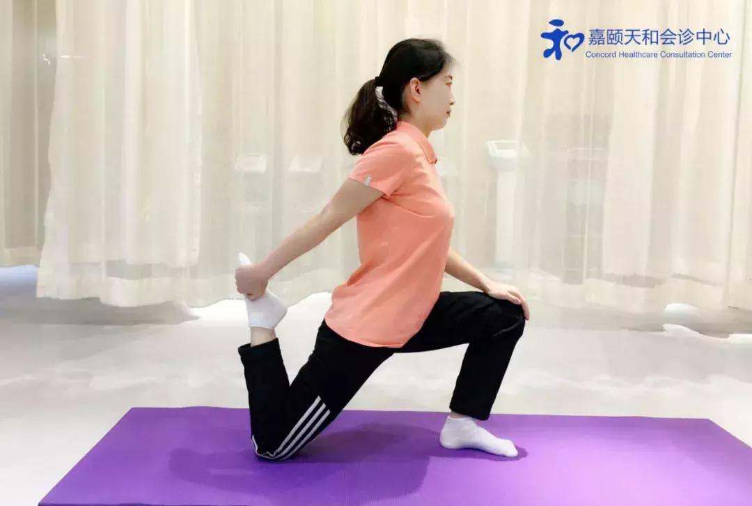 教你4招，自己在家就能缓解产后腰背痛