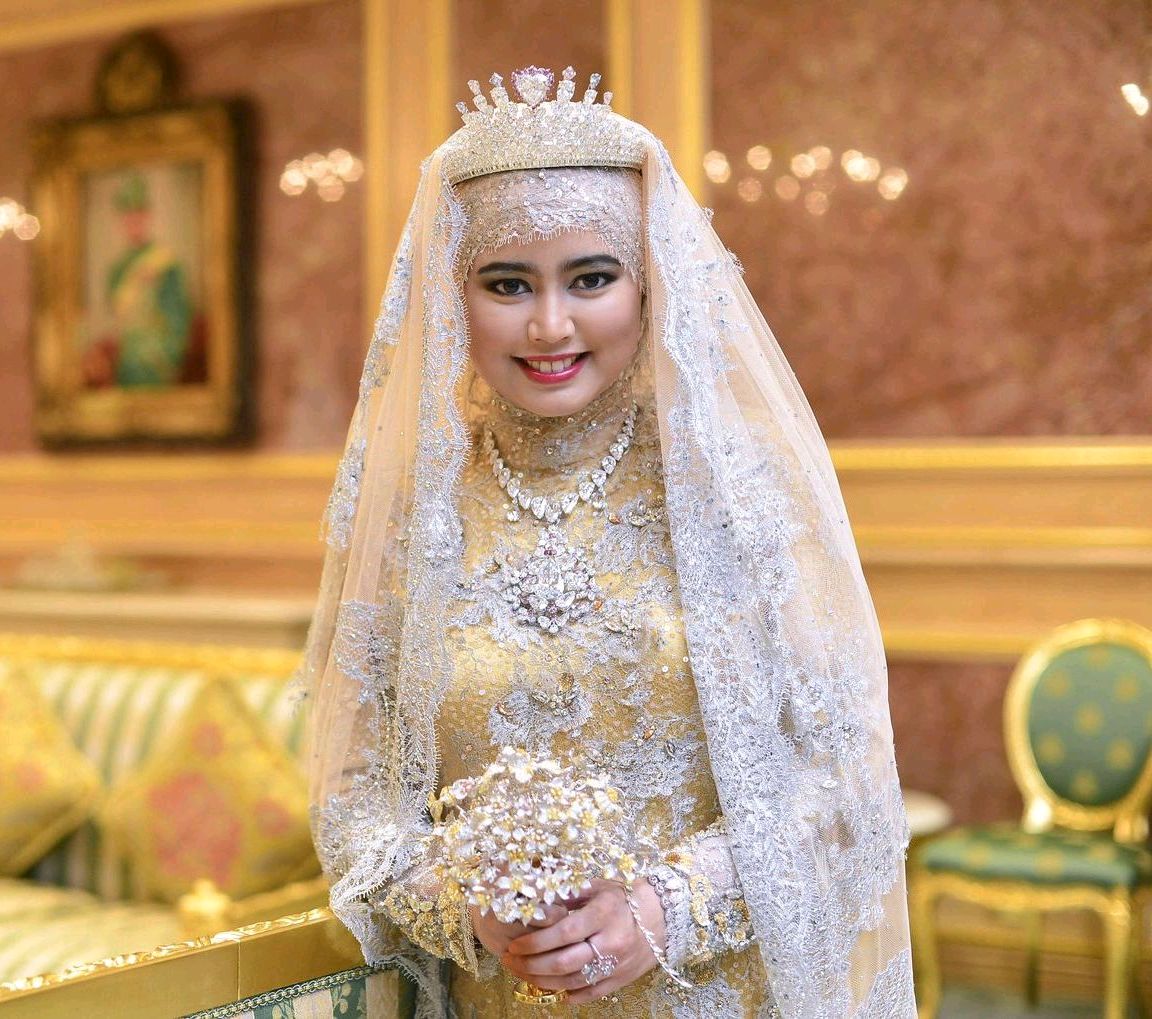 文莱王室的王冠和珠宝,文莱亲王有多奢侈