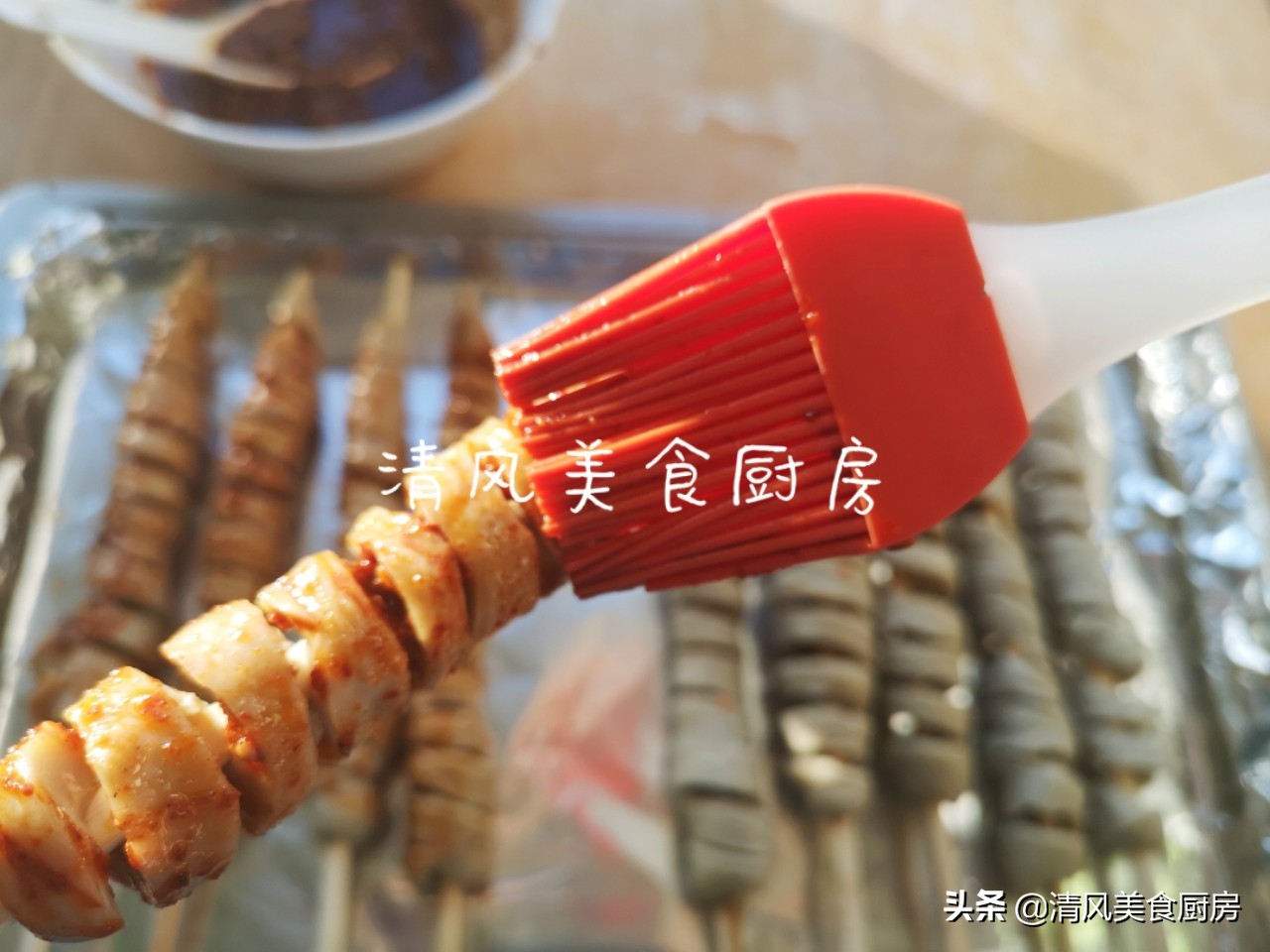 街头火爆的烤面筋教程,夜市面筋怎么烤好吃又简单