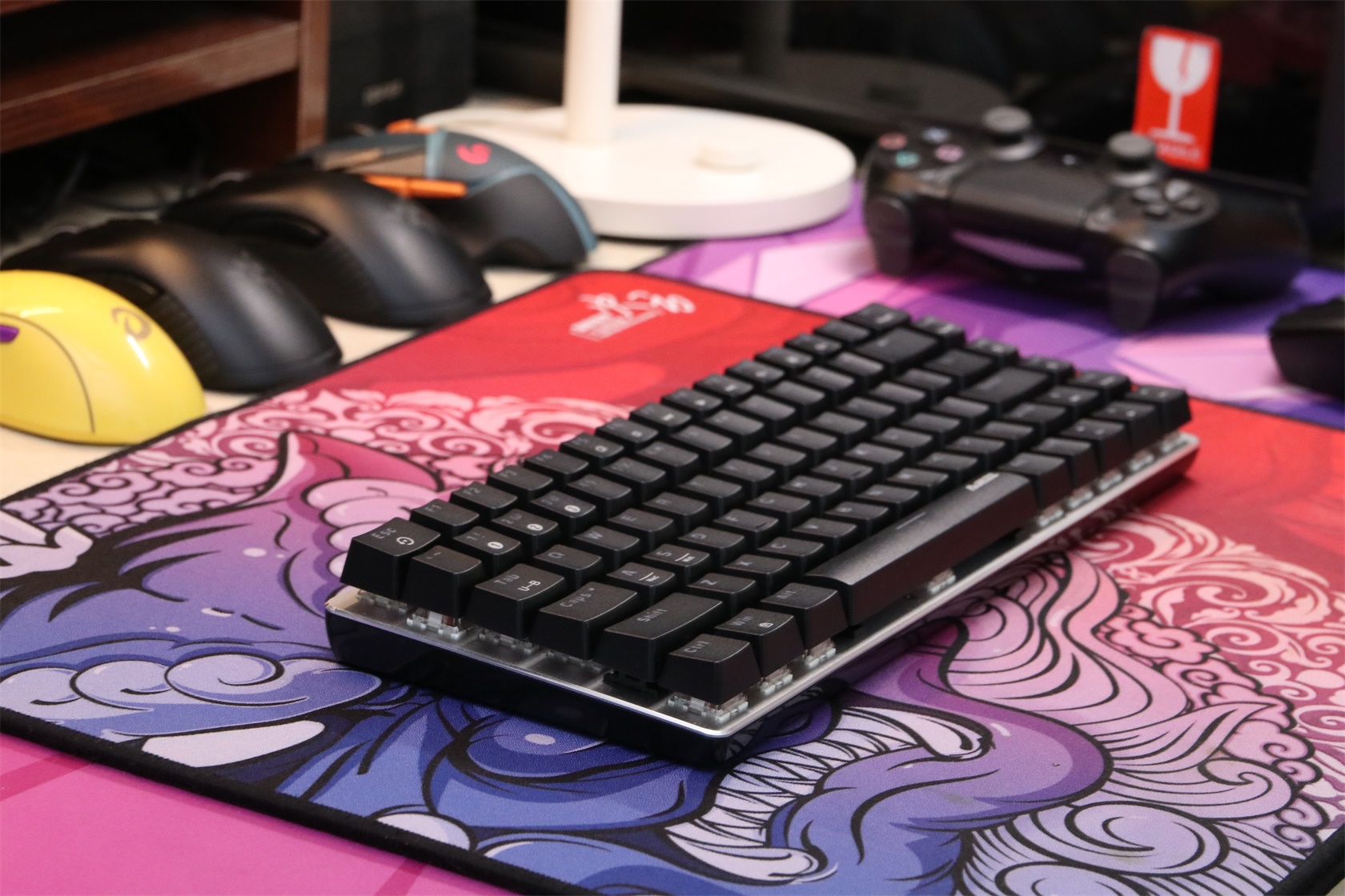 那款好用的小键盘终于出无线款了黑爵AK33分享