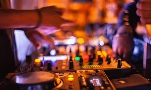 唱歌高音放松的技巧,唱歌高音上不去怎么练嗓子