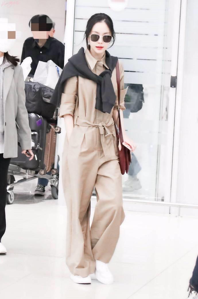 南韩妖精孙娜恩穿搭,孙娜恩春日游穿衣搭配