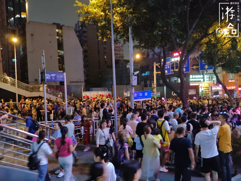 在重庆外地人该怎么出行,第一次去重庆吃火锅攻略