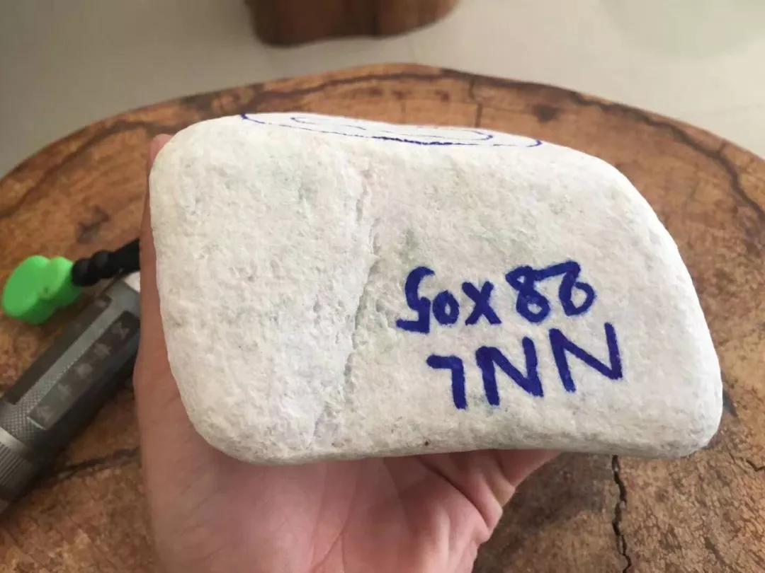 托朋友在缅甸带回来的翡翠手镯,木那冰春翡翠手镯