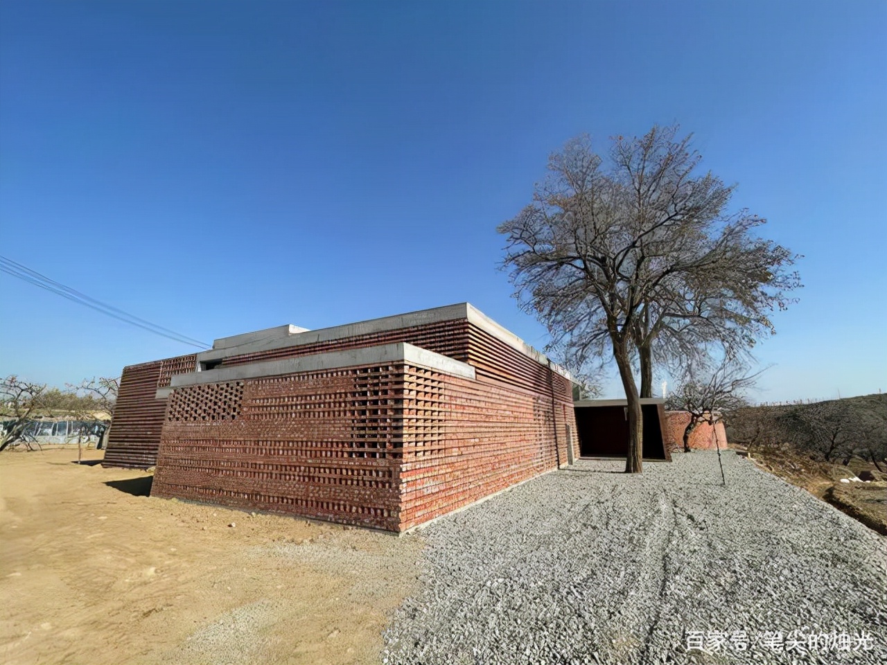 甘肃大爷房屋改造,红砖旧墙返碱改造