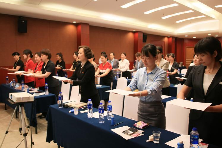 南京天丰大酒店开展“智慧女性,智慧妈妈,七彩生活”专题讲座活动