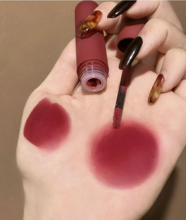 大牌口红新年限定测评,今年流行的色系口红nars