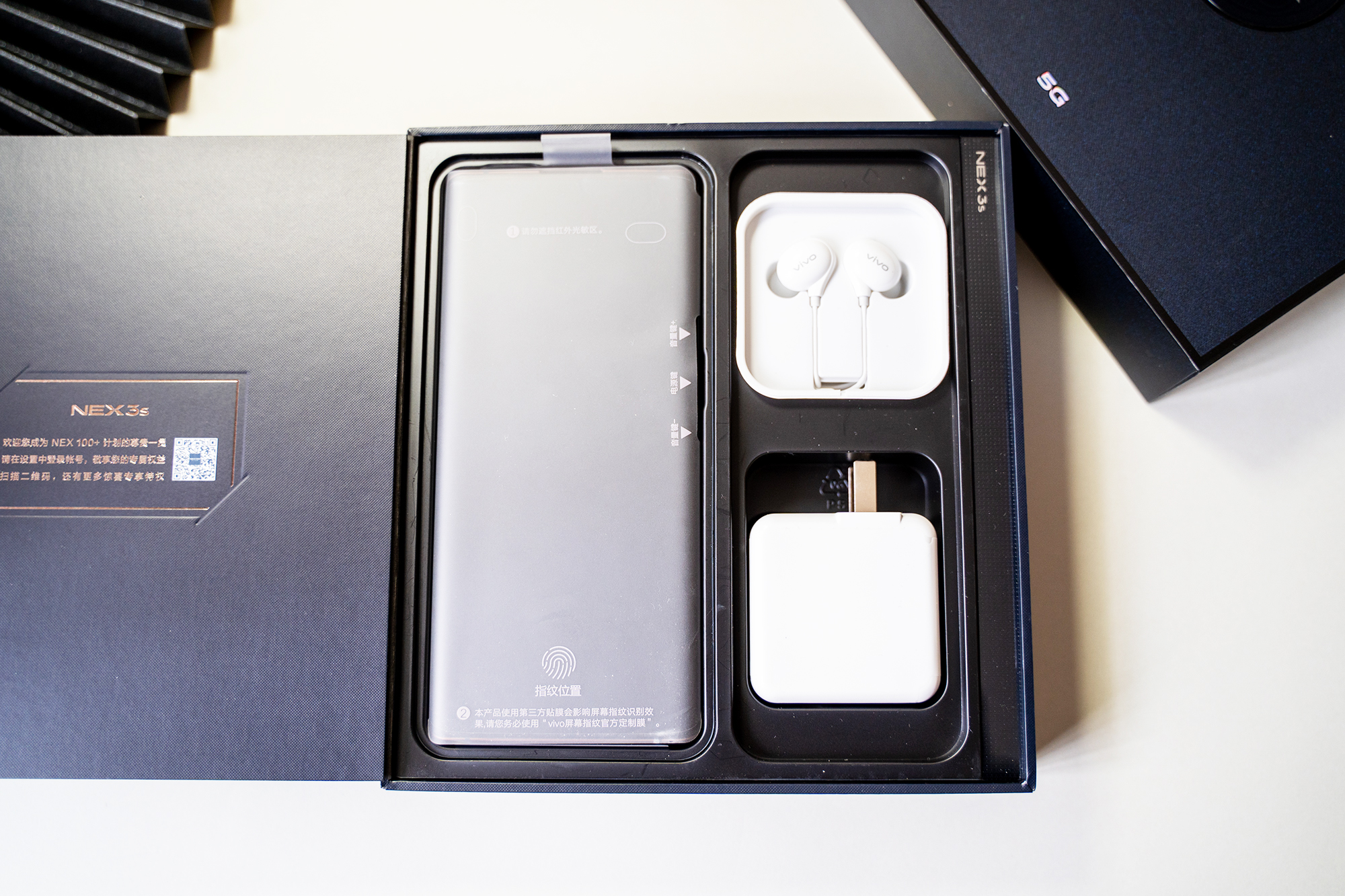 vivonex3搭载骁龙865,vivonex3s瀑布屏观感对比