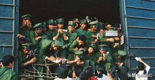 对越反击出征敬酒,对越反击参战老兵开车