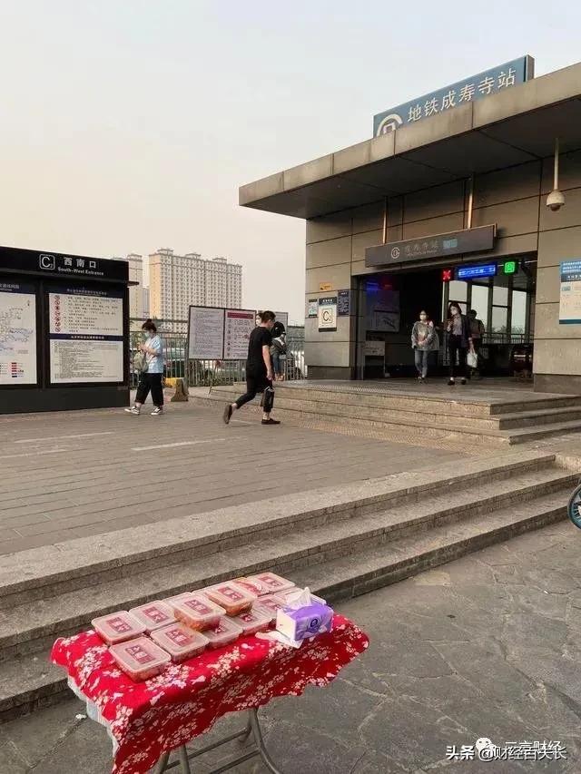 太惊讶！摆地摊究竟有多赚钱？你想象不到