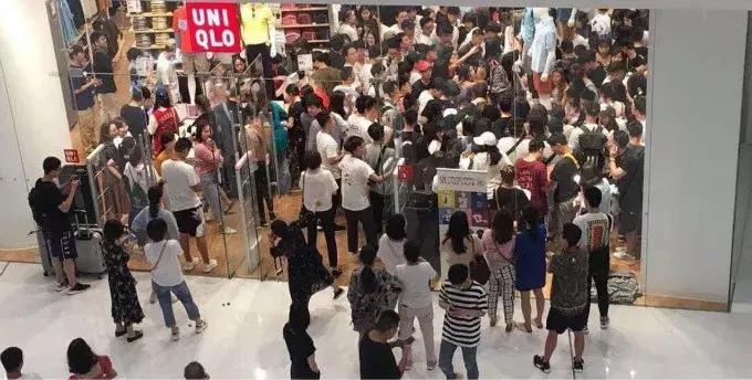 优衣库kaws值得买的图案,优衣库kaws为啥突然爆火