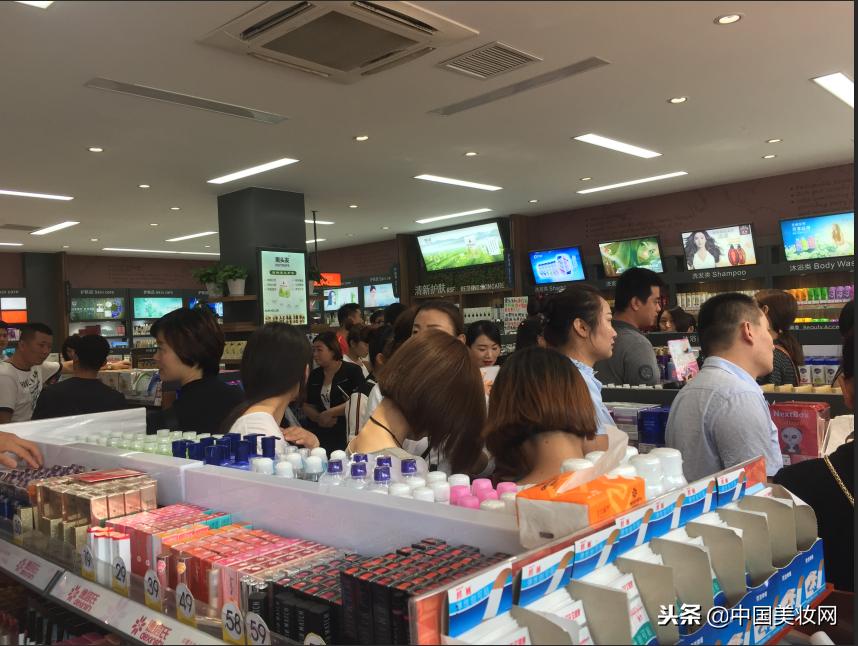 升维*局破**：2018中国化妆品店年度报告