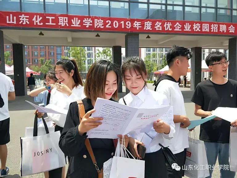 现在读职业中专学校好吗？看看中专的生存现状，其实也挺不错的