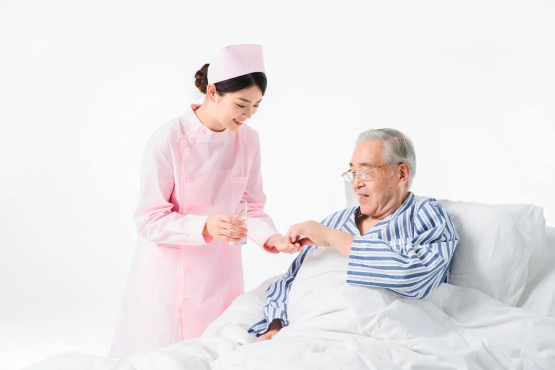 老人经常漏尿不停要吃什么药呀,老人穿纸尿裤总是漏尿怎么办