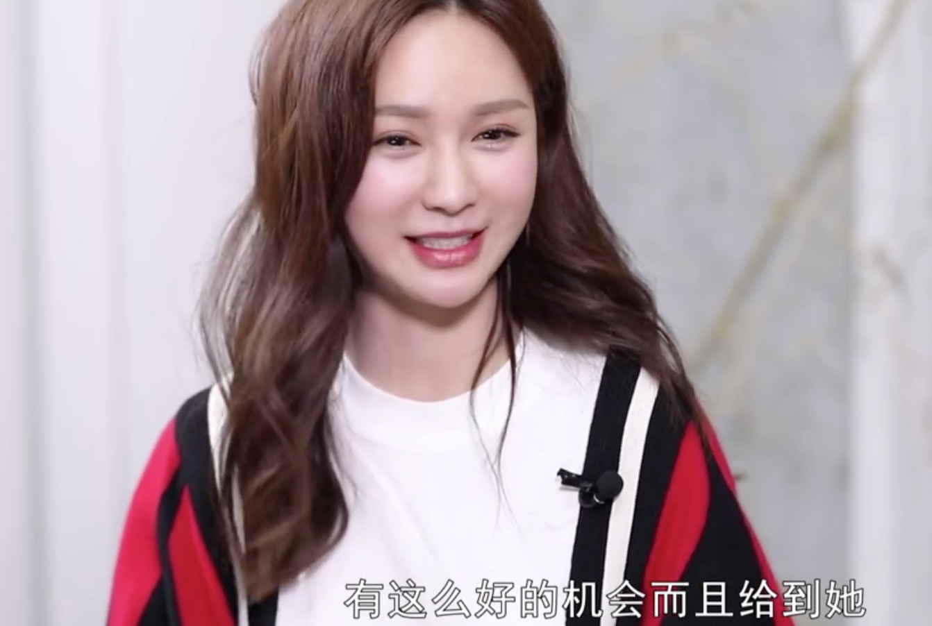 沈梦辰站在何炅汪涵旁边,沈梦辰爆料争c位何炅