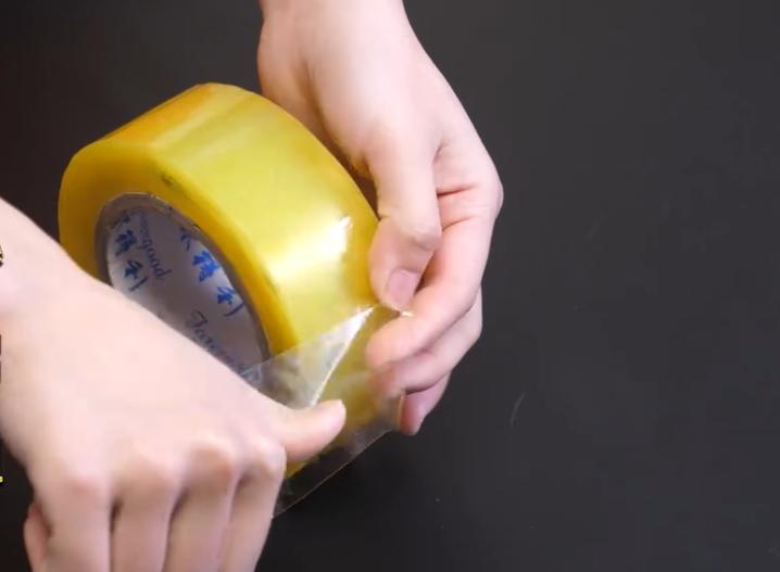 为什么有人可以徒手弄断胶带,教你撕胶带比用剪刀更方便