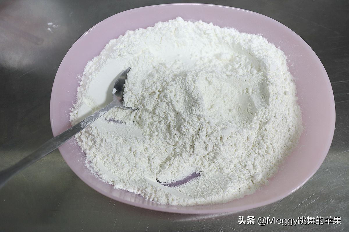 用10个鸡蛋做蛋糕不需要烤箱,如何用2个鸡蛋做蛋糕不需要牛奶