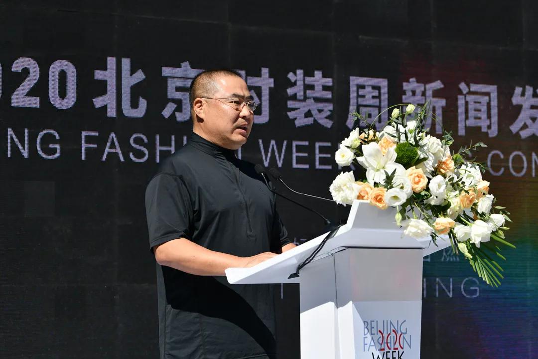 北京时装周闪耀暖暖大屏,2018北京时装周传承京剧之美