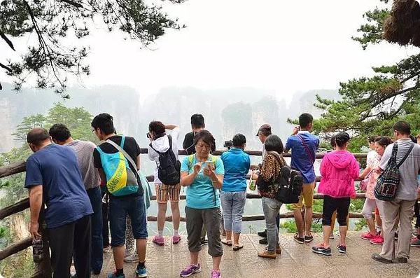 张家界离凤凰古城多远,张家界凤凰古城和湘西凤凰古城