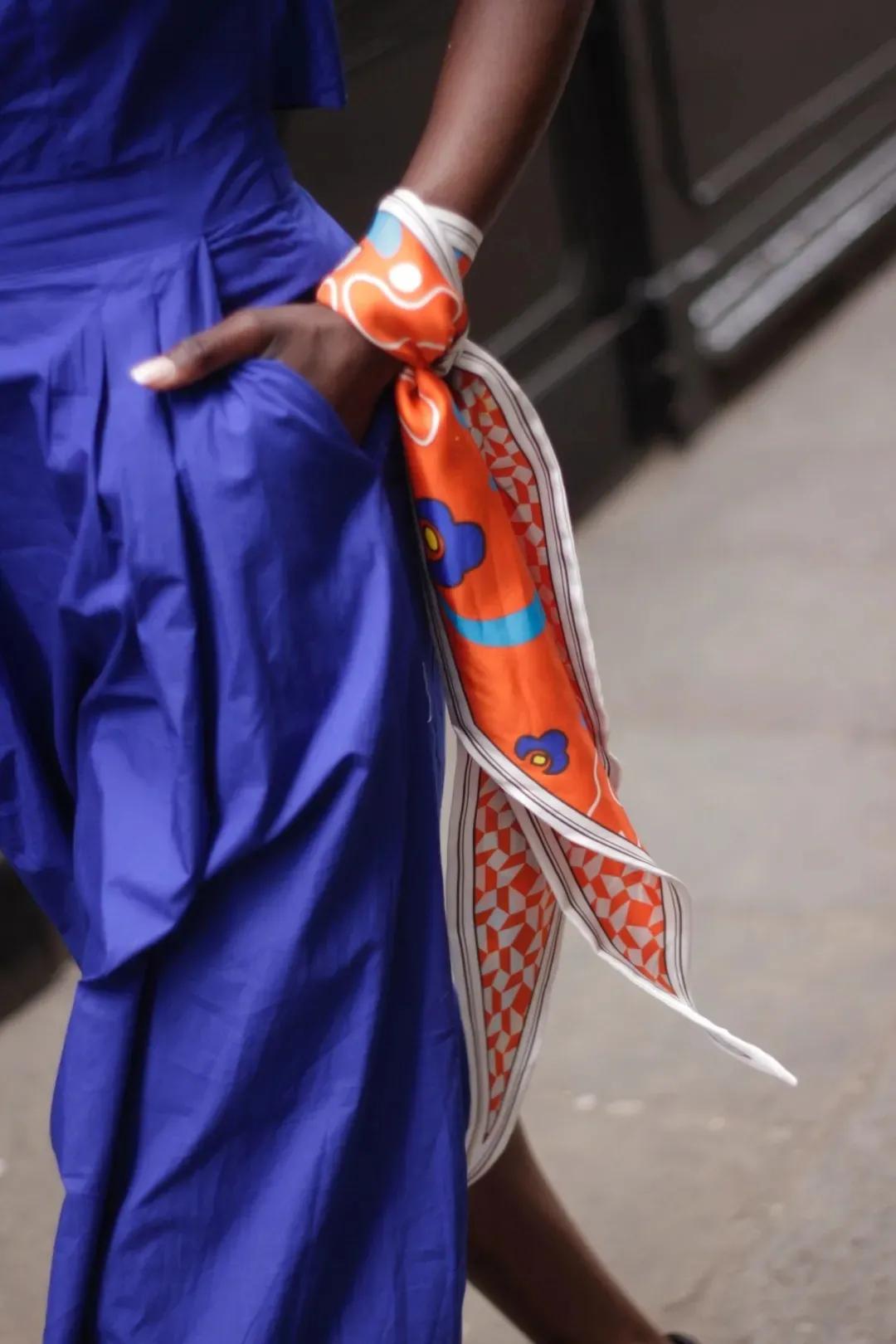 丝巾的100种系法,90x90方形丝巾的系法慢动作视频