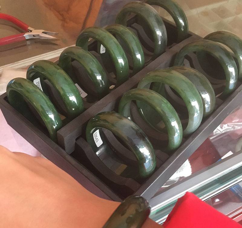 五彩斑斓的和田玉家族!这抹价值不菲万的“绿”来自何方?