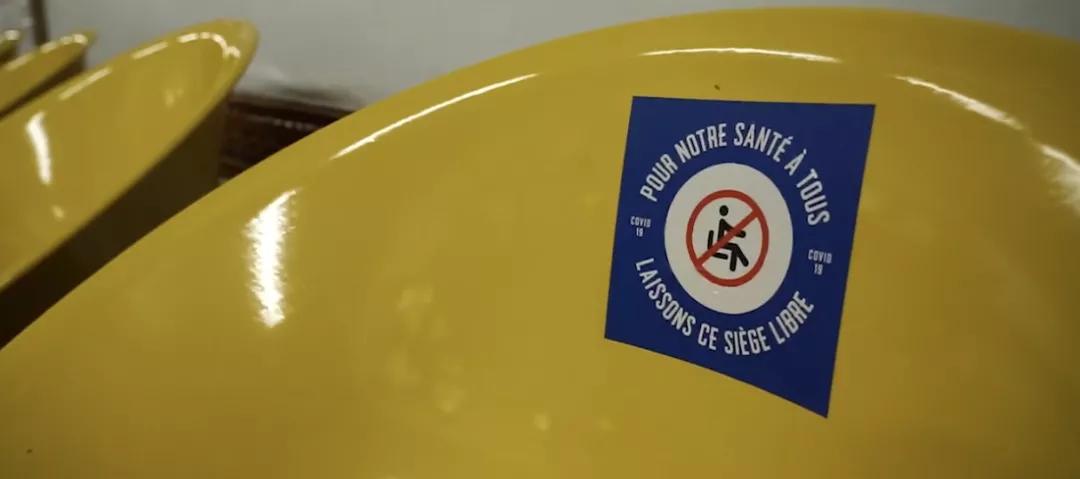 在贴满了一百万张贴纸之后，我快不认识巴黎地铁了…