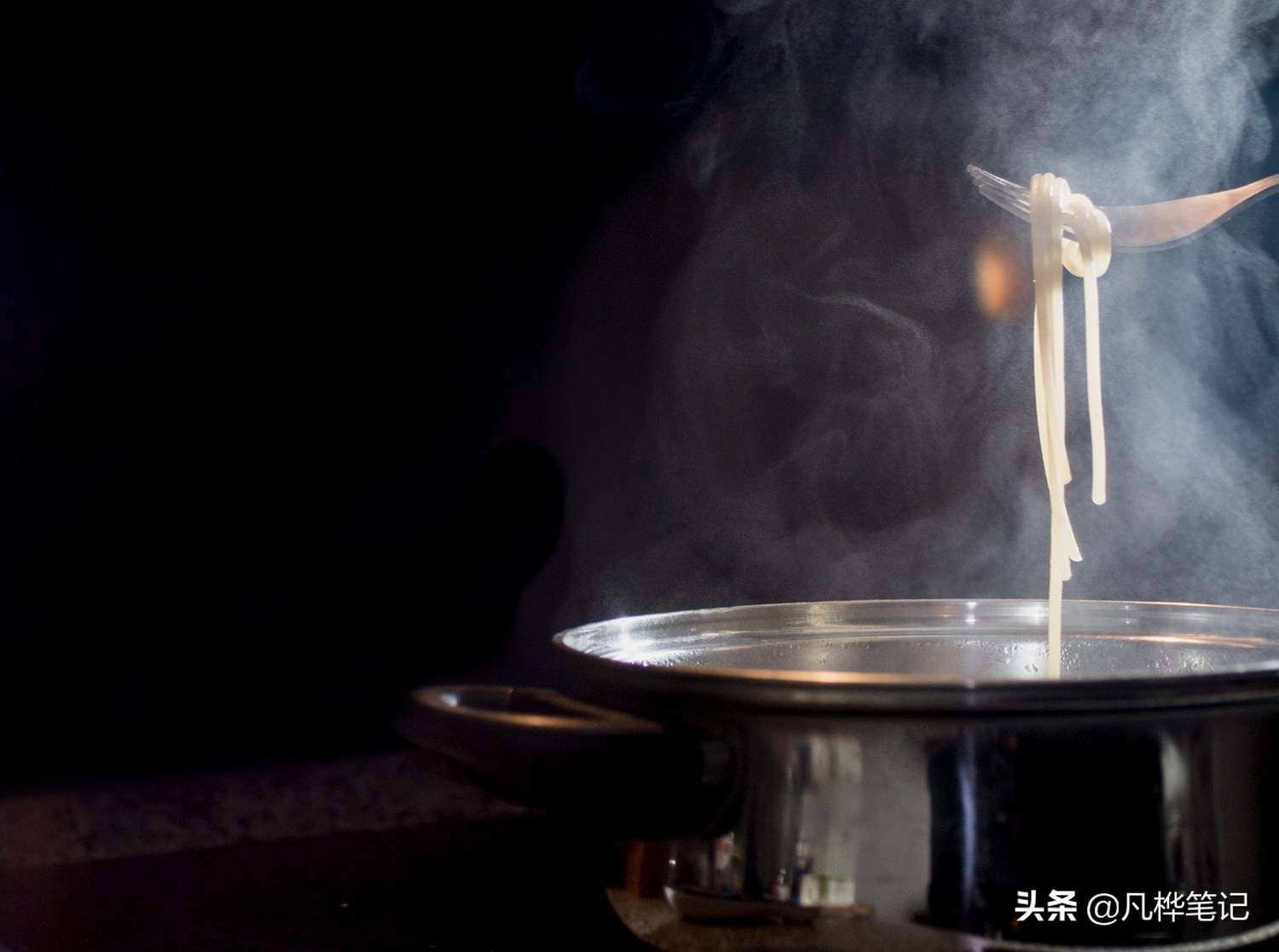 怎样夜晚拍出烟雾感,在家拍的烟雾氛围感