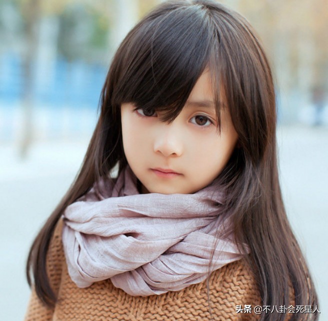 最火小童星女,童星出道的她如今18岁越来越漂亮