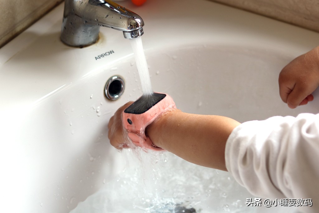 小米推出米兔儿童学习手表4,功能强大到没朋友,899元值得买吗?