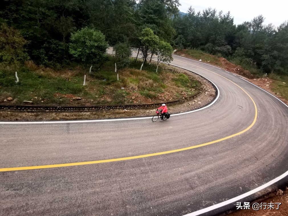 不负金秋香格里拉环线骑行视频,不负金秋千里骑行15天