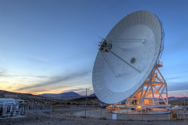 225亿公里旅行者号传回声音,旅行者号信号多长时间传回地球