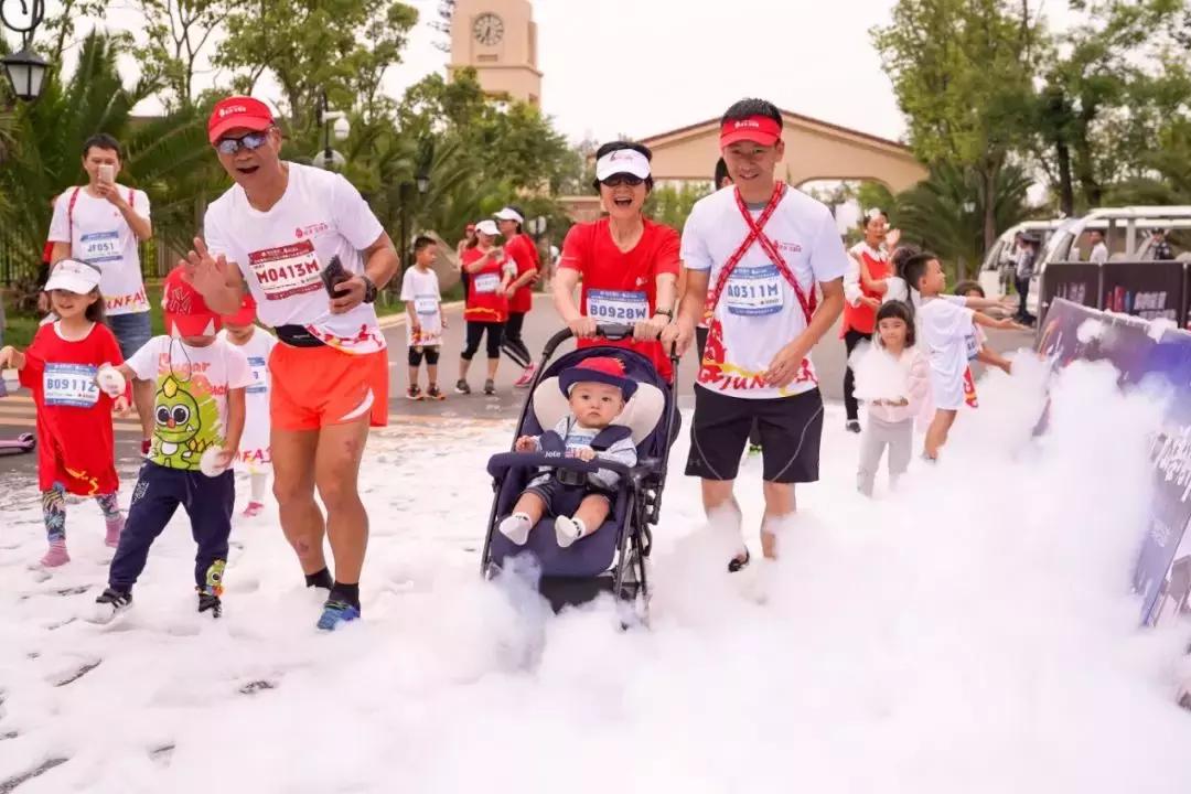 王珞丹成都活动,马拉松燃爆全城