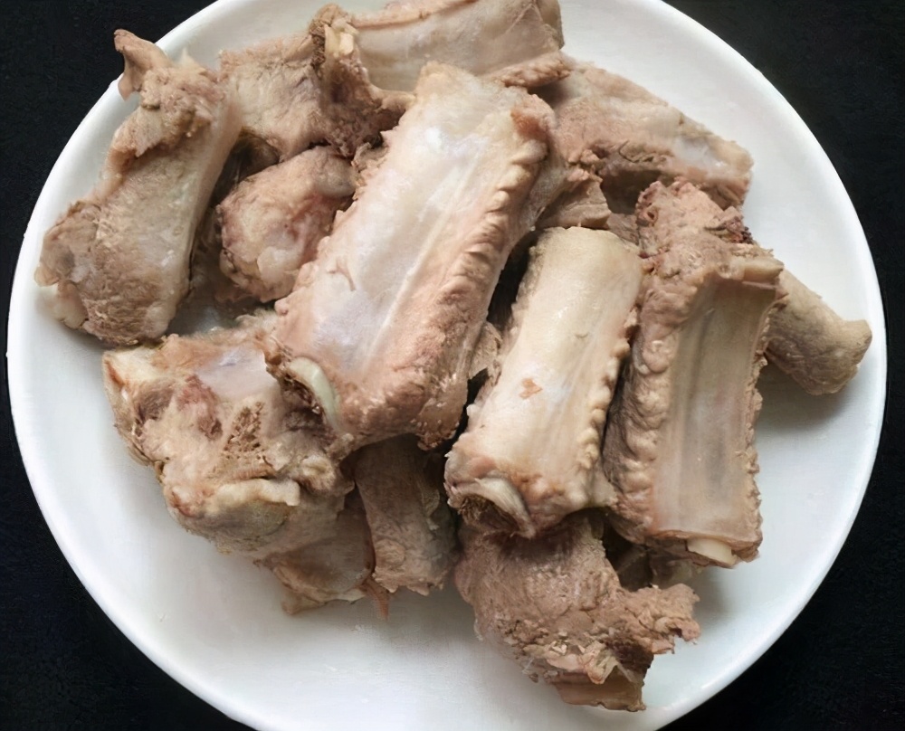 炖排骨时不要直接焯水,炖排骨别直接焯水