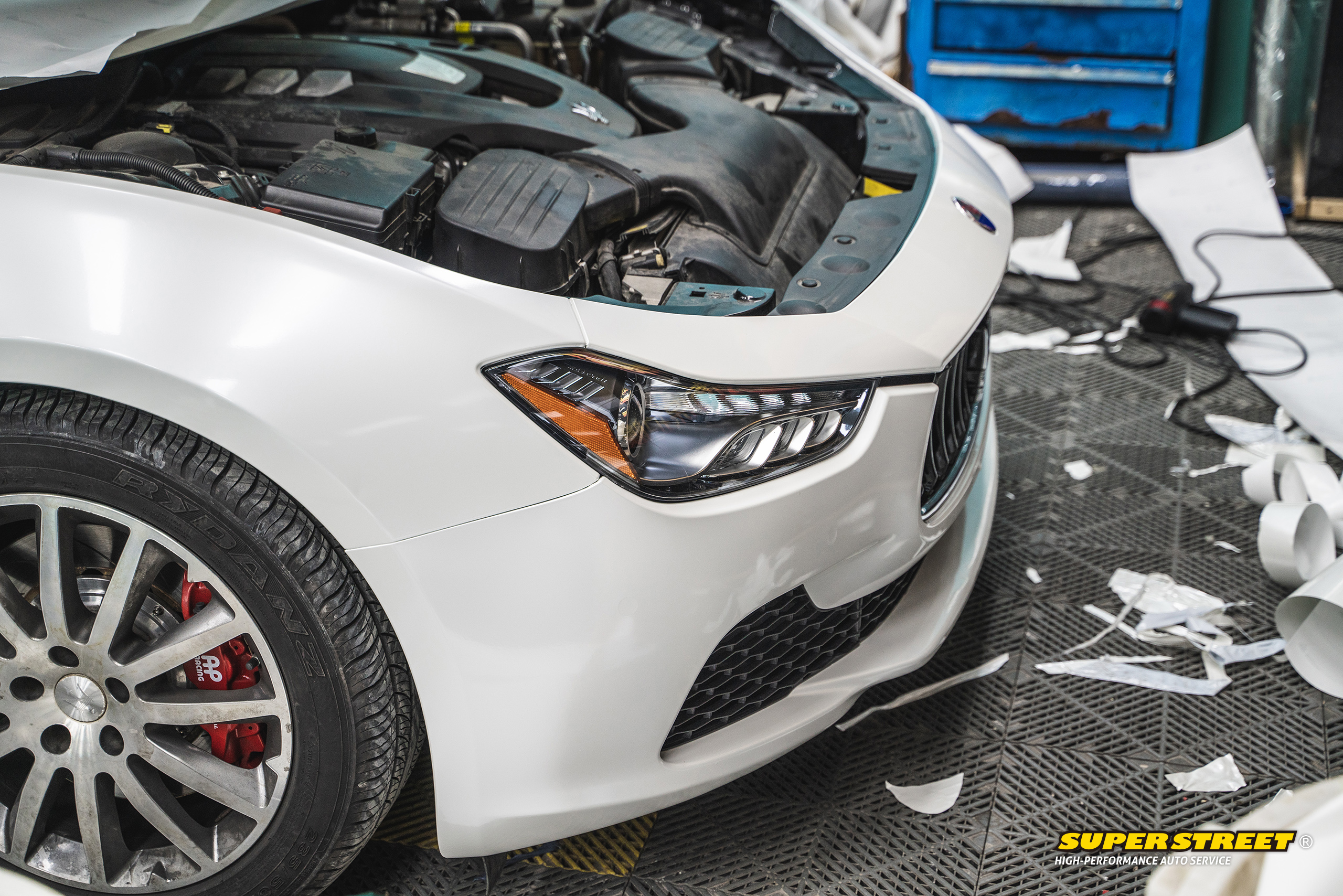 玛莎拉蒂吉博力汽车贴膜改色,superstreet改装