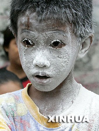 小孩玩面粉可以吗,家里有小孩注意看护不离视线