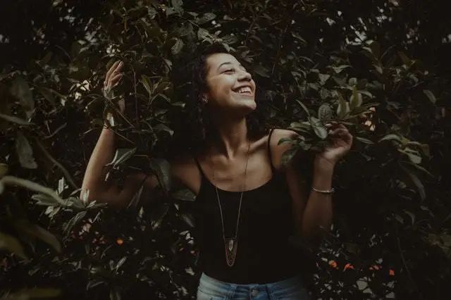 人像摄影如何拍眼神光,人像拍摄美颜技巧有哪些