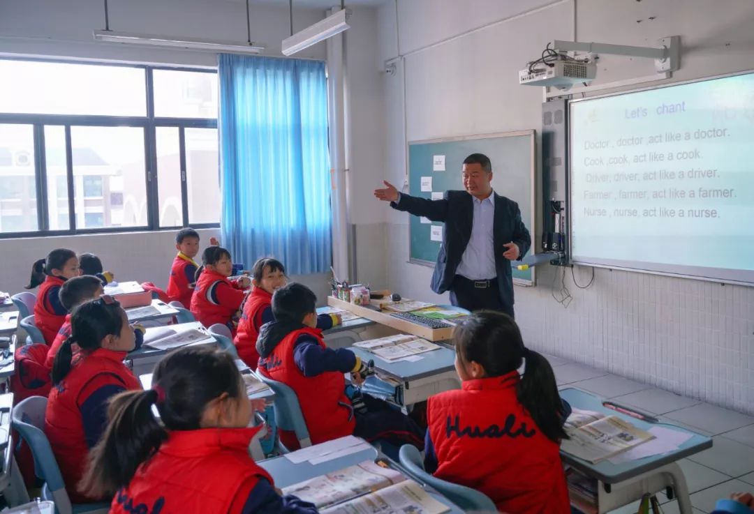 华立中英文学校是不是贵族学校,华立中英文学校升学