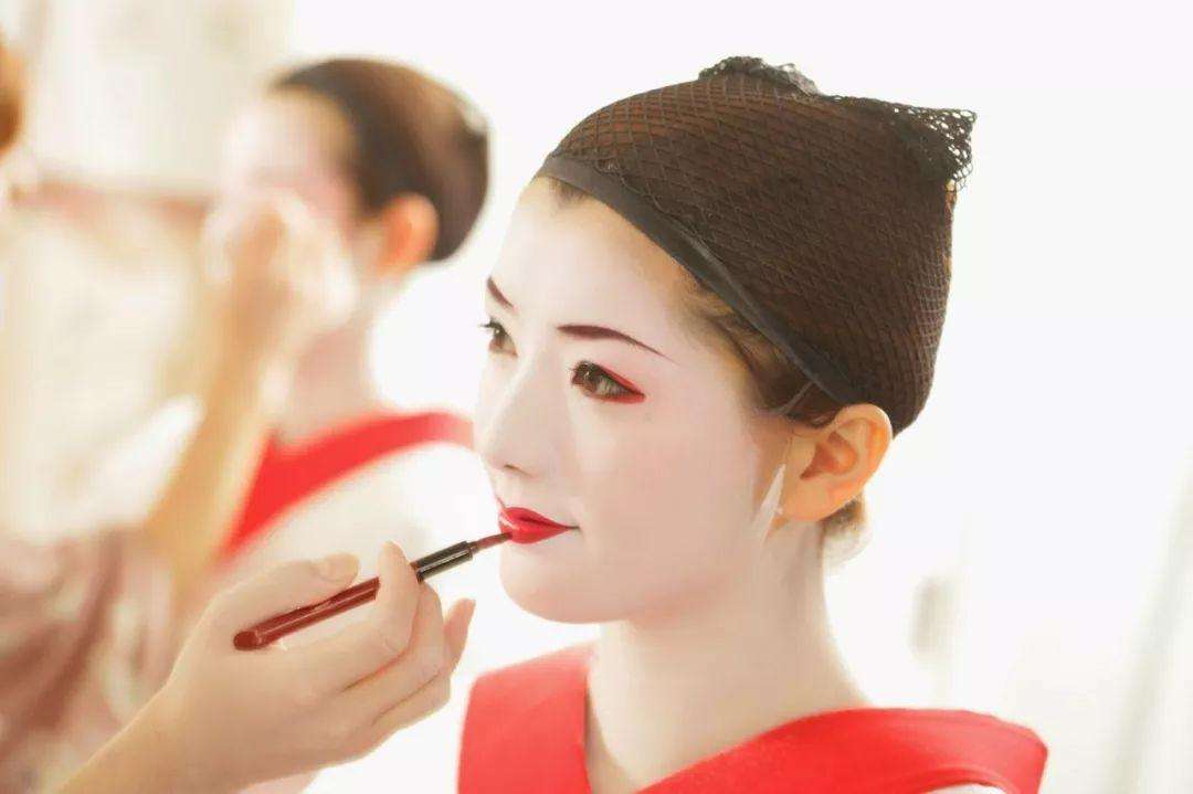 好看高级百搭的妆容详细教程,简单的日常裸妆清透妆容教程