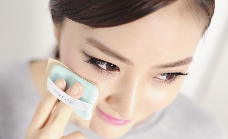 油皮粉底怎么才能脱妆不卡粉,油皮粉底怎么才不会斑驳